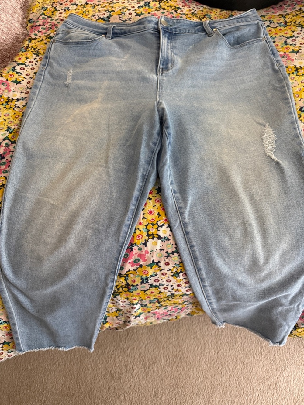 1822 Denim Light Blue Raw-Hem Cropped Jeans
